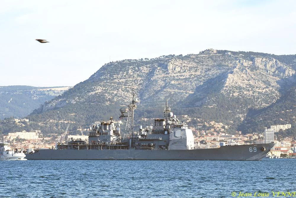 Le croiseur Vicksburg quitte Toulon