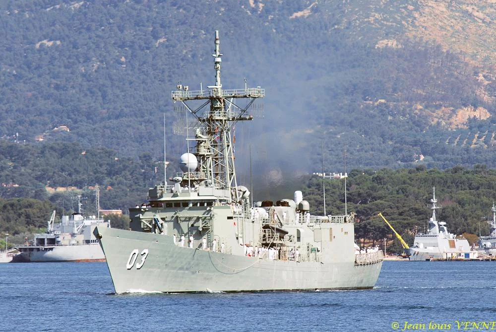 La frégate australienne HMAS Sydney quitte Toulon