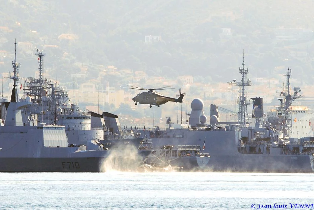 Appontage d’un NH90 sur le Chevalier-Paul