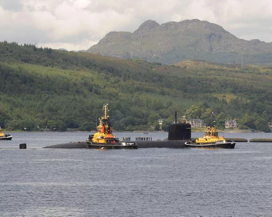 Un SNLE français accoste à Faslane