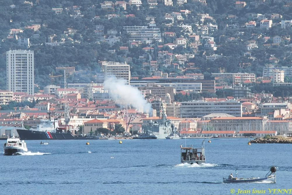 La frégate australienne HMAS Sydney quitte Toulon