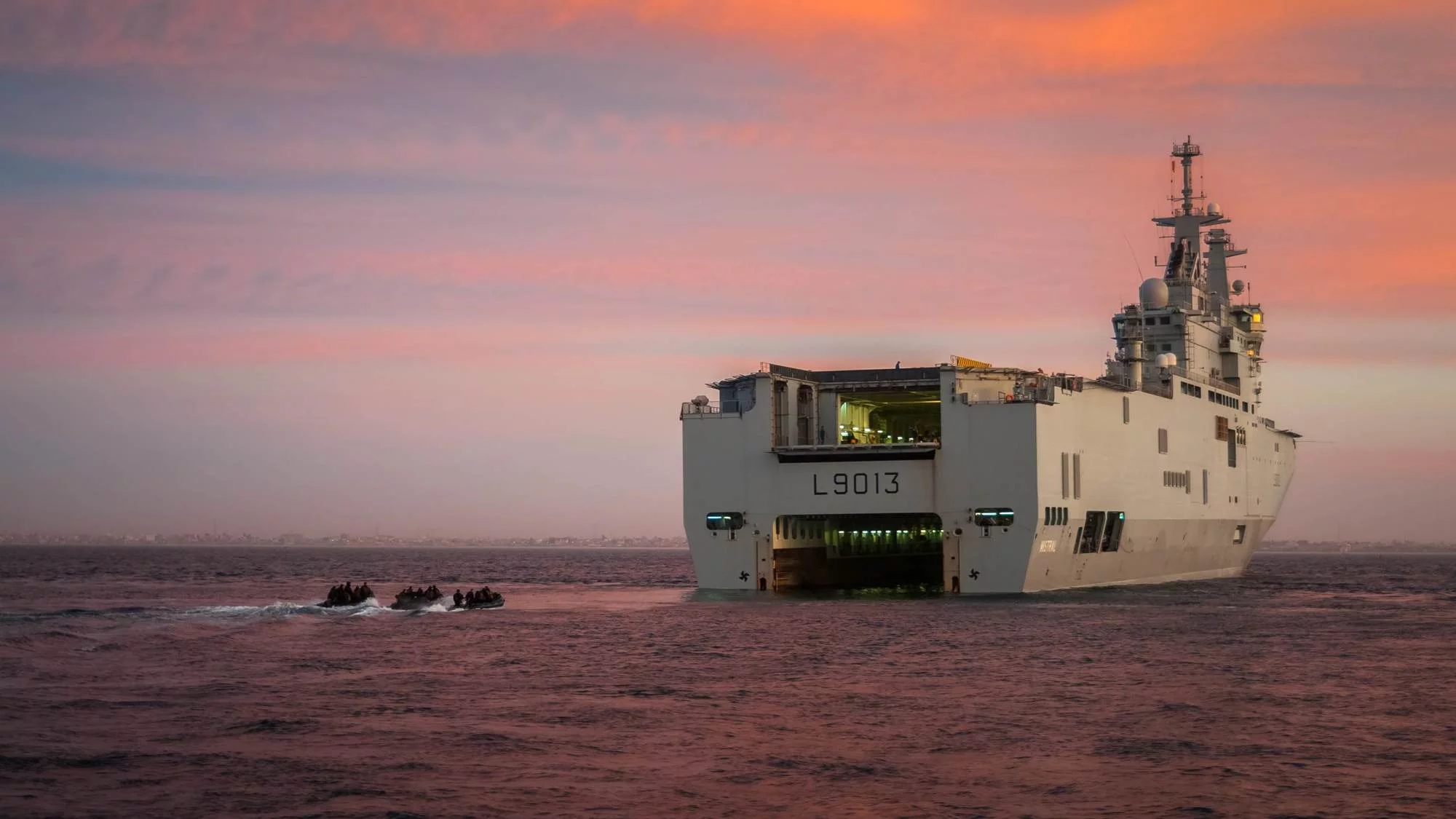 Le Mistral au large de Dakar