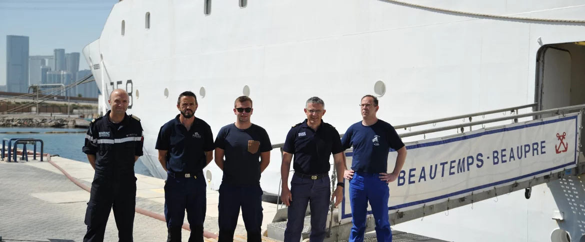 Les techniciens chargés des vérifications