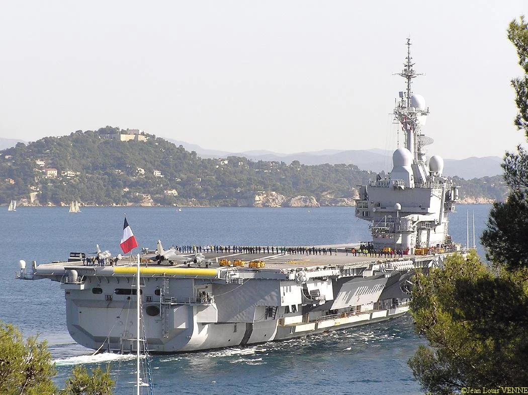 Le Charles de Gaulle prend la mer
