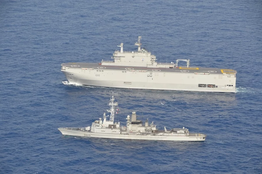 La frégate Jean Bart et le BPC Gamal Abdel Nasser