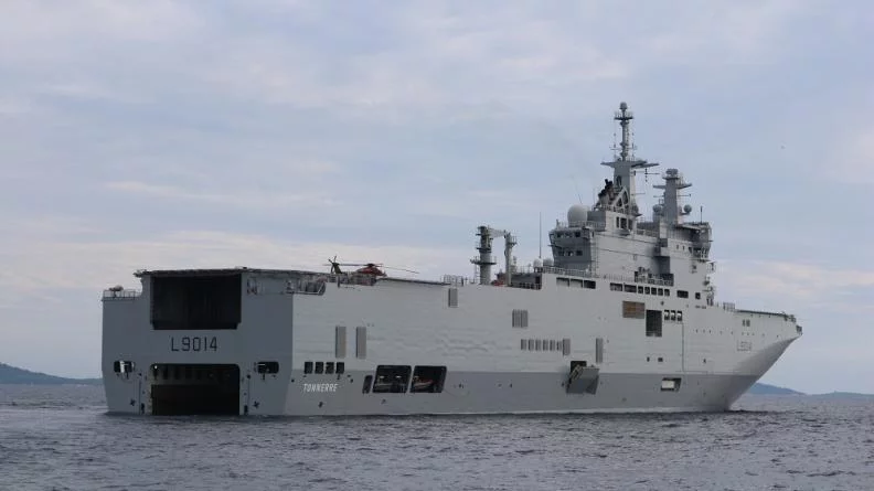 Le porte-hélicoptères amphibie Tonnerre