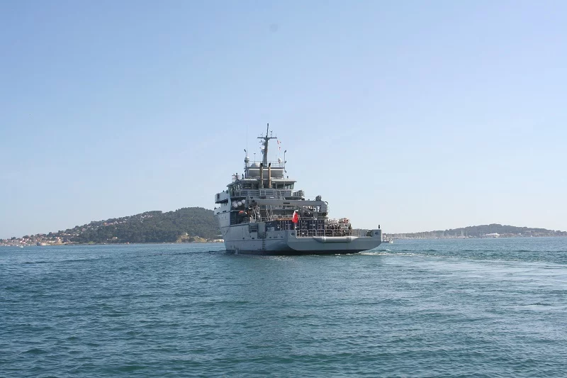 Le B2M Champlain quitte Toulon