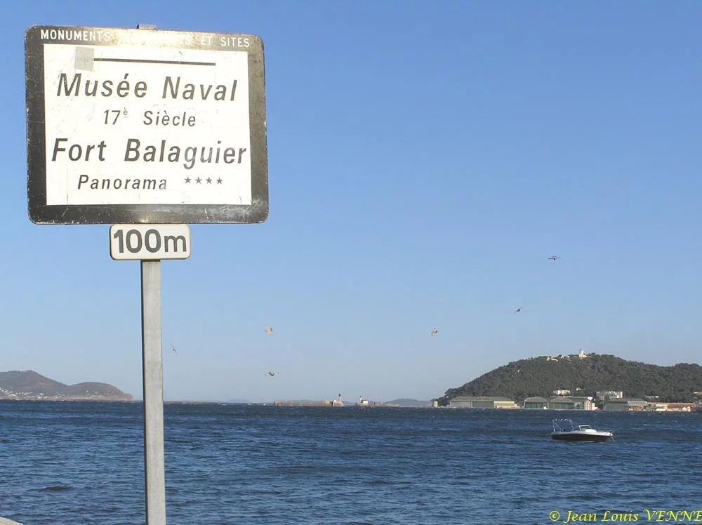 Les Canadairs interviennent au-dessus de Saint Mandrier