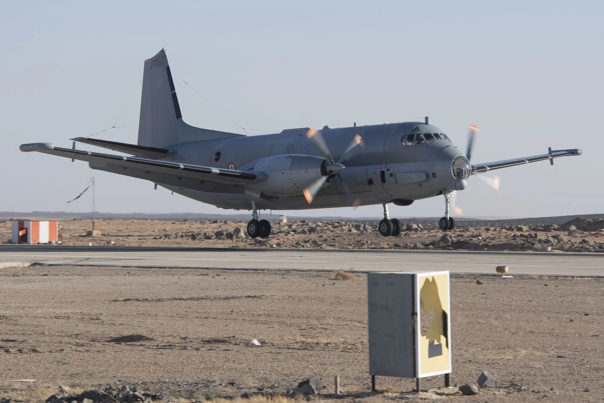 Un avion de patrouille maritime Atlantique 2 décolle de la base du Levant