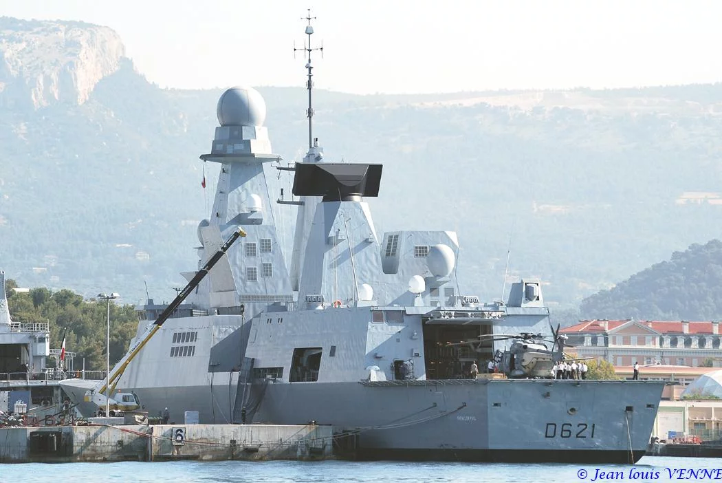 Appontage d’un NH90 sur le Chevalier-Paul