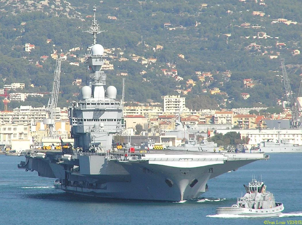 Le Charles de Gaulle prend la mer