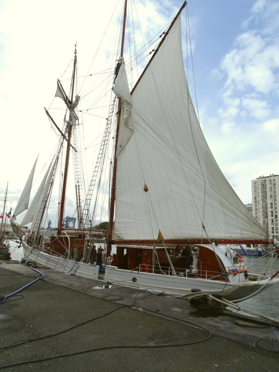 La Belle Poule en entretien dans la Penfeld