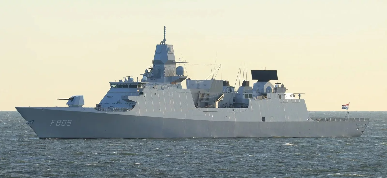 La frégate néerlandaise HNLMS Evertsen