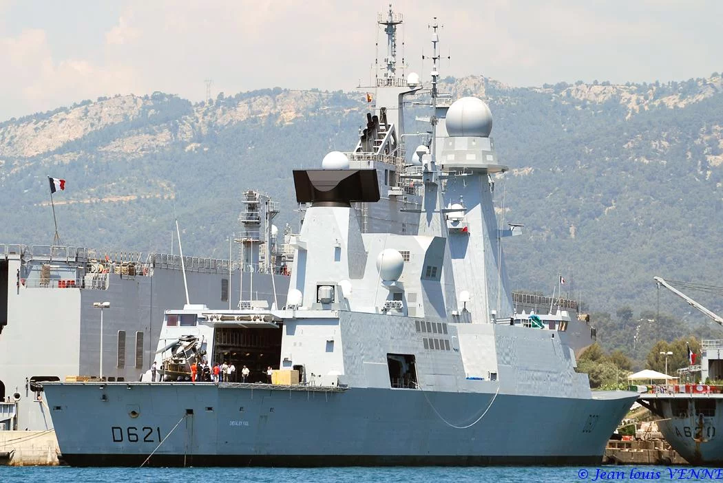 Appontage d’un NH90 sur le Chevalier-Paul