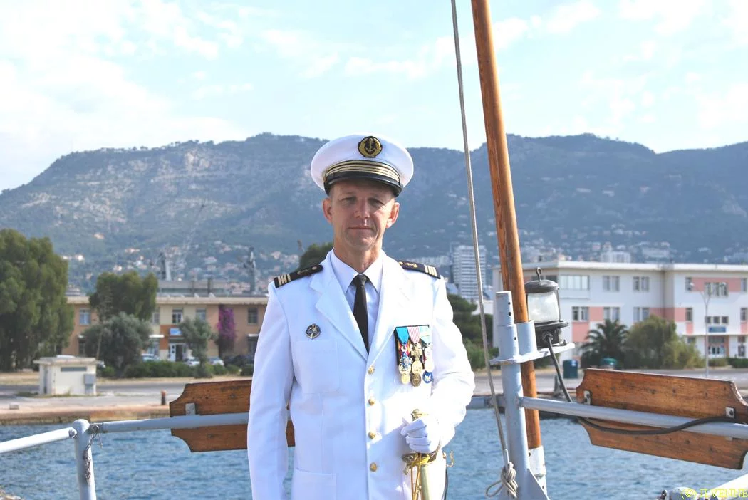 Le nouveau commandant, le capitaine de corvette Laurent Sergheraert