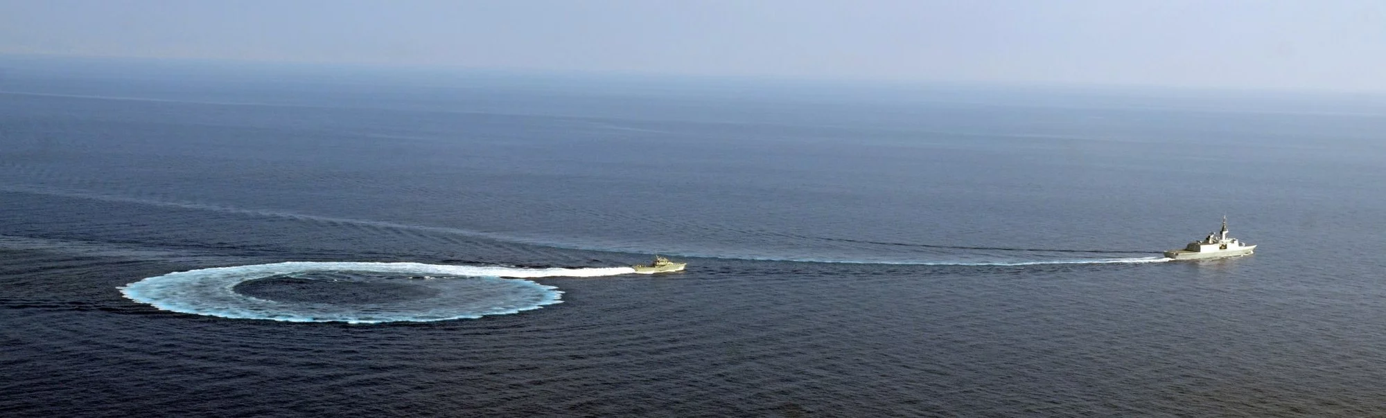 Le Courbet en exercice avec la Marine libanaise