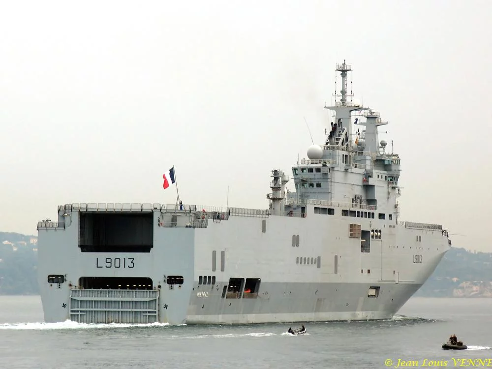 Le Mistral appareille pour des essais