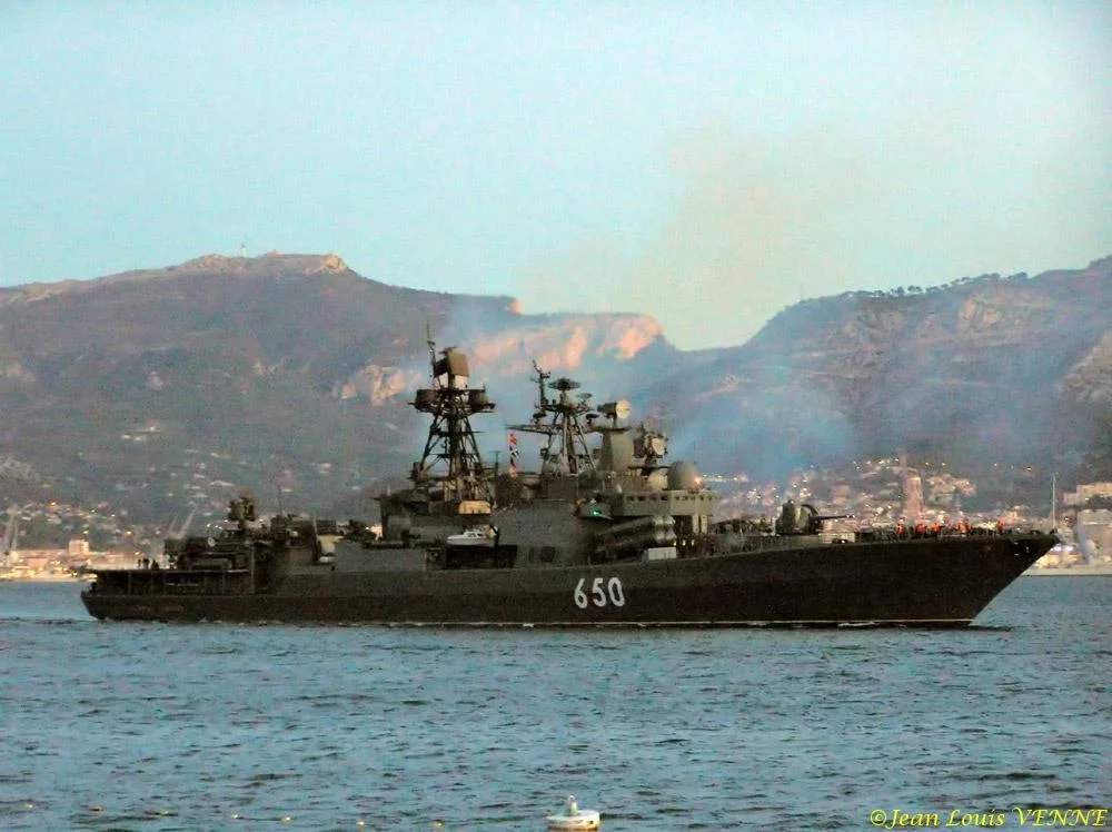 Départ du destroyer russe Admiral Chabanenko