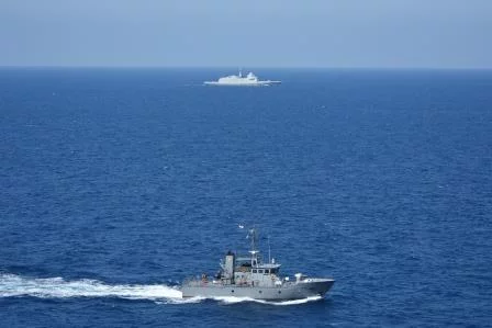 La frégate Auvergne et le patrouilleur libanais Tabarja