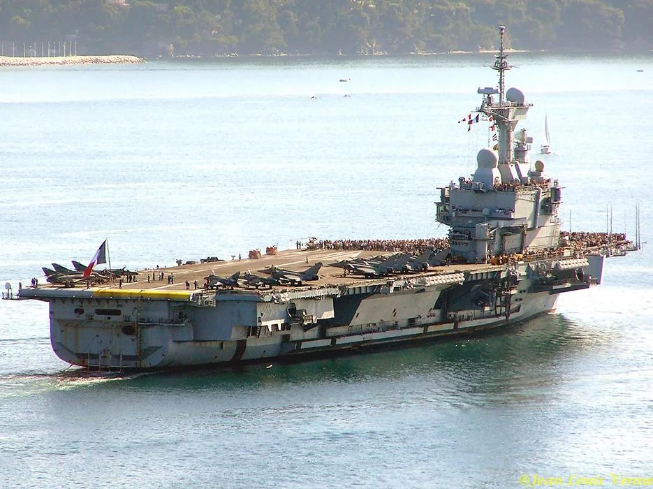 La sortie des familles du Charles de Gaulle