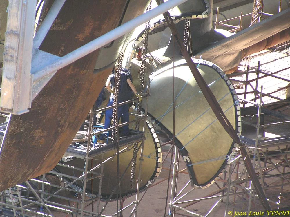 La première hélice du porte-avions