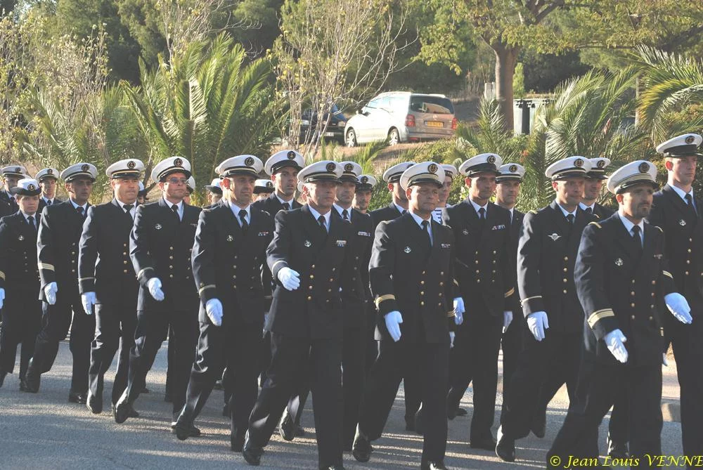 Présentation aux drapeaux du CIN Saint-Mandrier 