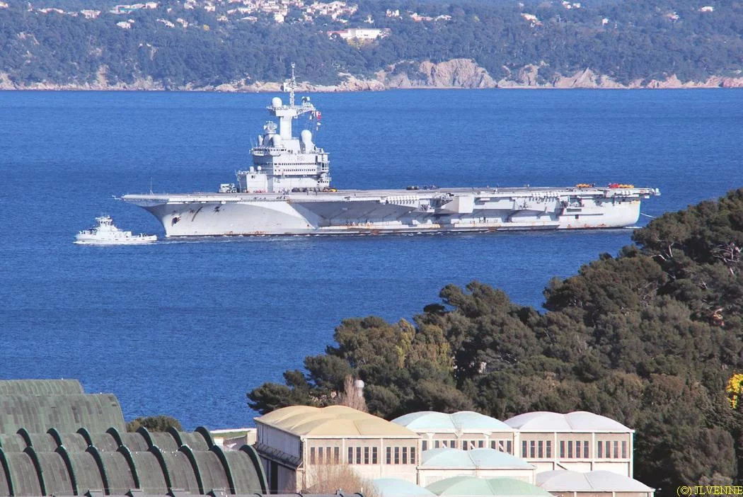 Le porte-avions Charles de Gaulle rentre de la mission Agapanthe