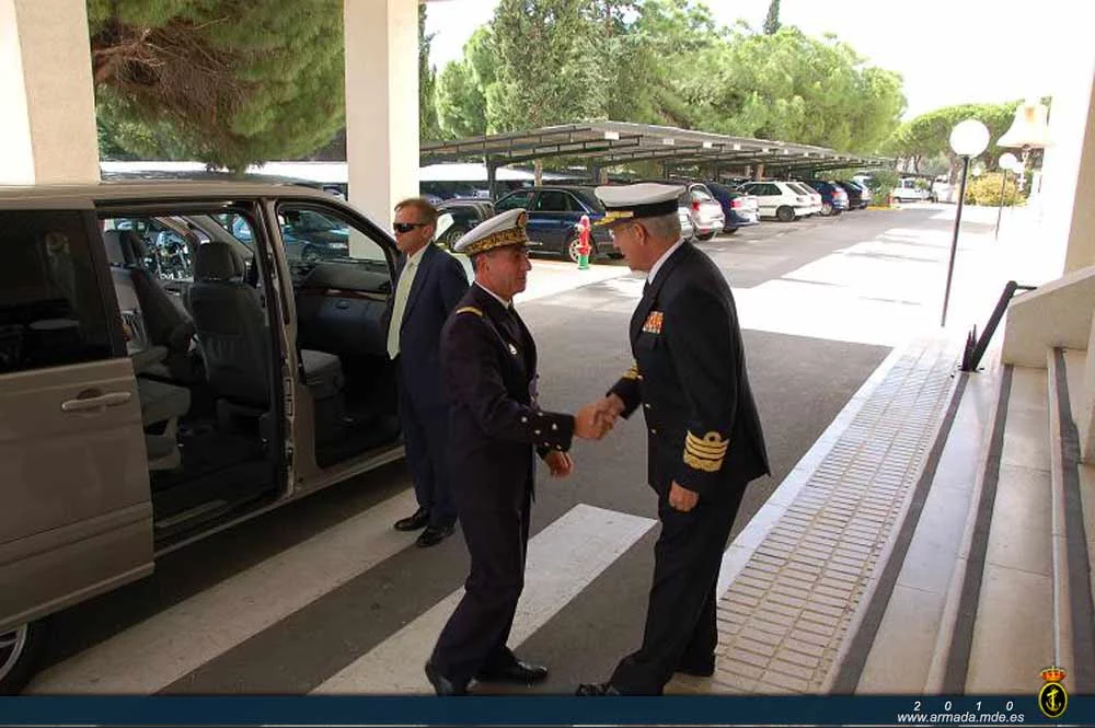 L'amiral commandant la Force d'Action Navale rencontre son homologue espagnol