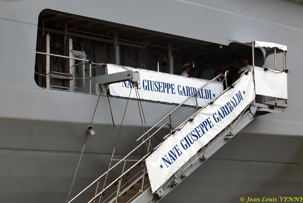 Le porte-avions Garibaldi