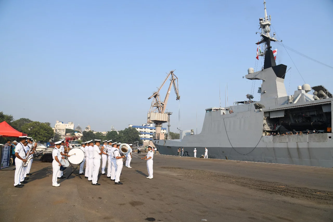 La frégate Aconit accueillie dans le port de Mumbai