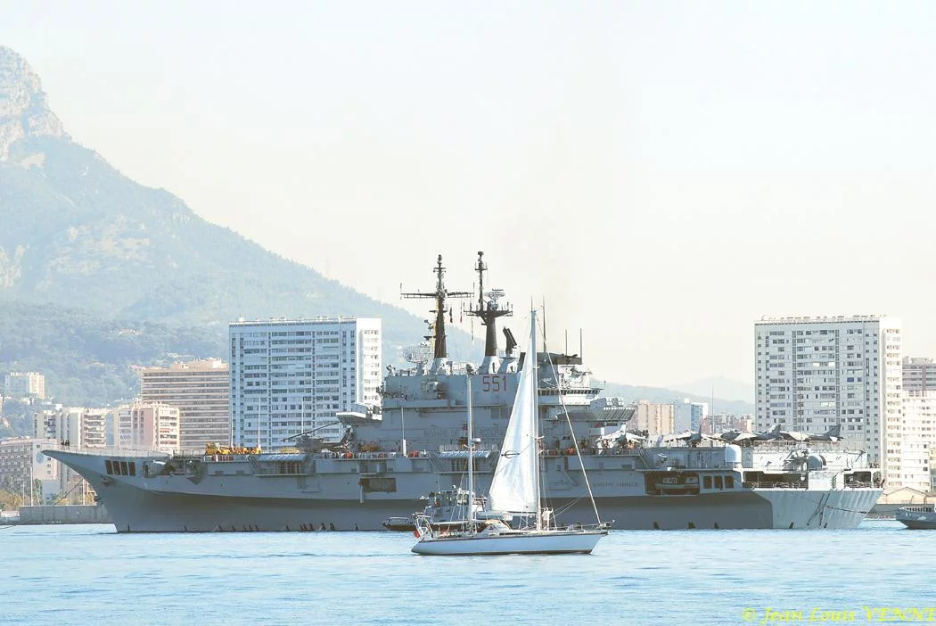 Porte-avions italien Garibaldi