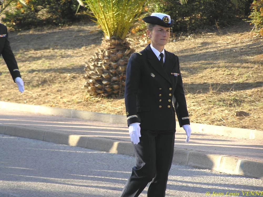 Les élèves sont conduits par leur chef de cours