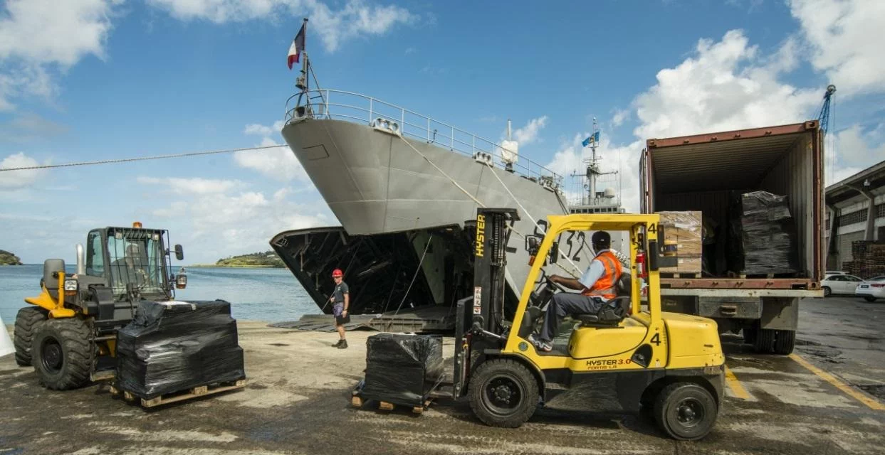 Le Dumont d’Urville livre du fret humanitaire à Sainte-Lucie et Saint-Vincent