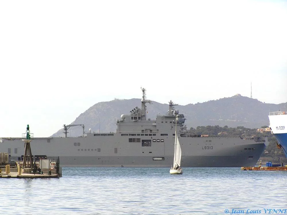 Le Mistral se montre devant le port de Toulon