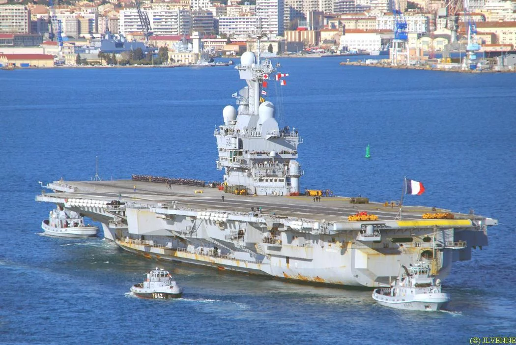 Le porte-avions Charles de Gaulle rentre de la mission Agapanthe