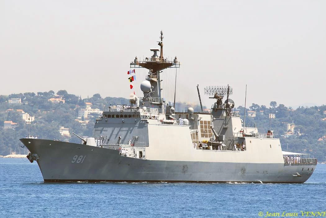 Arrivée à Toulon du destroyer Choi Young