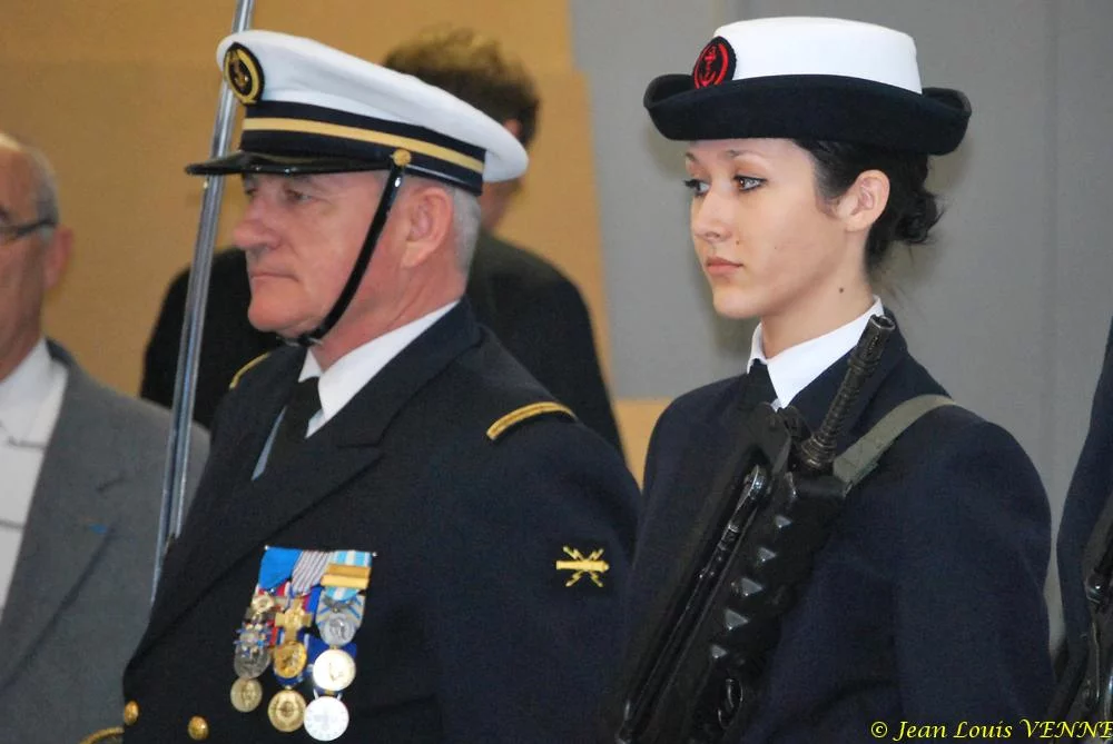 Le major (R) Gilles Fromont adjoint du chef de centre PMM de La Seyne, et une stagiaire