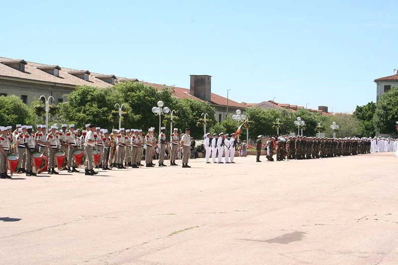 La musique de la Légion étrangère, le drapeau des canoniers marins