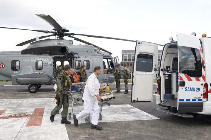Hélitreuillage d'un pêcheur par l'EC 225 à 280 kilomètres au large du Finistère