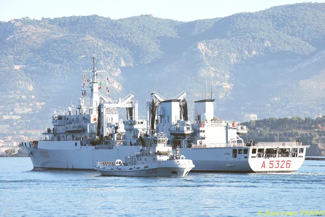 Pétrolier-ravitailleur italien Etna