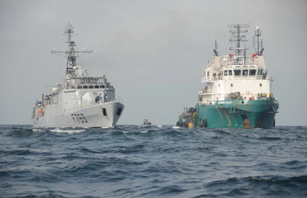 Exercice anti-piraterie entre le « Commandant Blaison » et le Bourbon « Atlas »