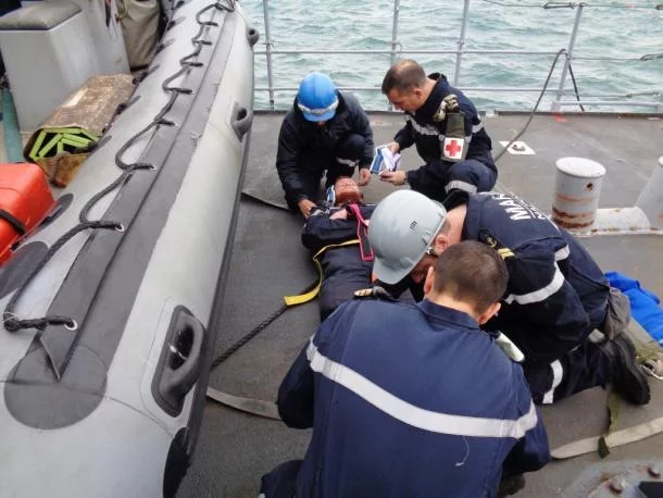 Brancardage d'un blessé