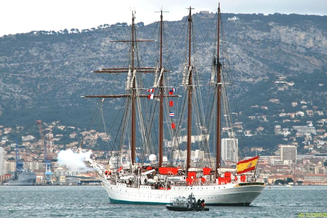 Arrivée du voilier-école espagnol Juan Sebastian de Elcano à Toulon