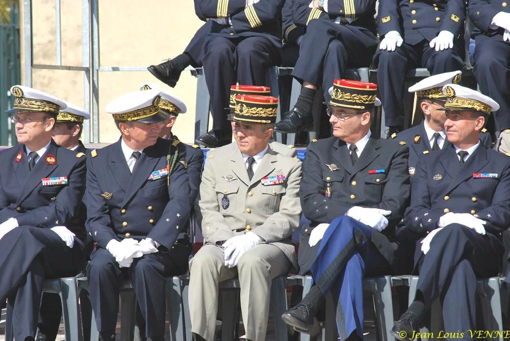 Les autorités assistant à la cérémonie