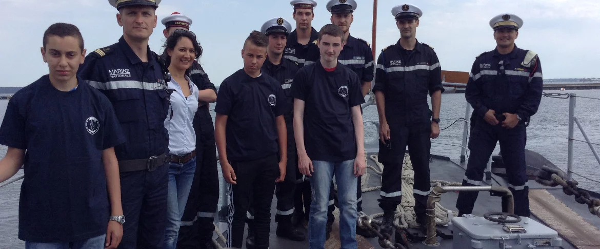 Trois collégiens à bord du chasseur de mines Cassiopée