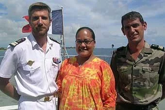 Le commandant, le consul de france et le commandant en second