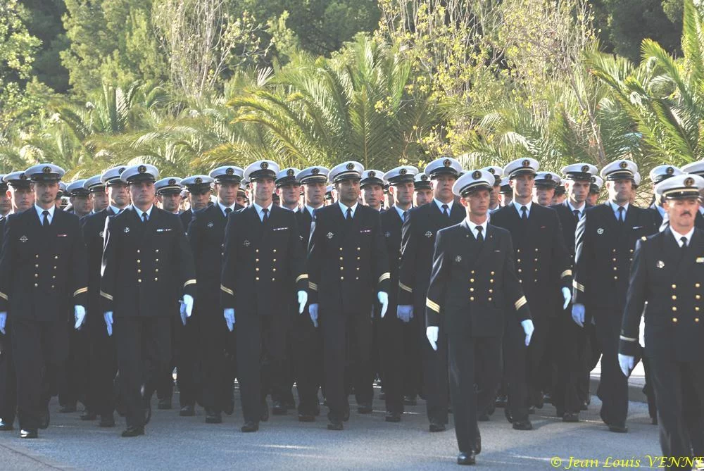 Présentation aux drapeaux du CIN Saint-Mandrier 
