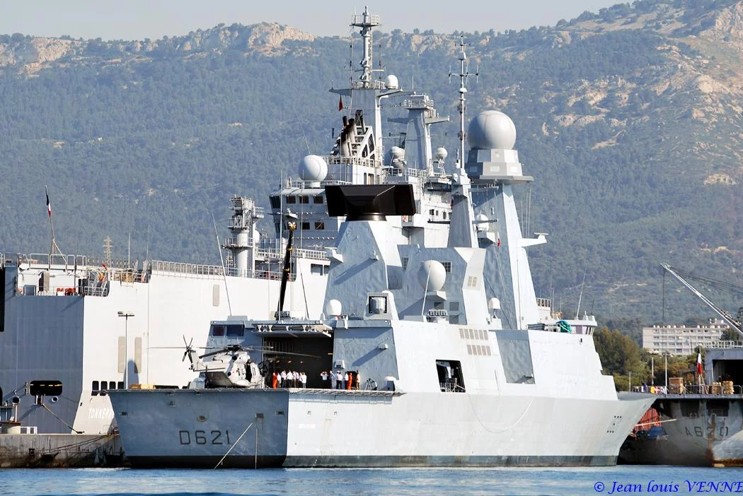 Appontage d’un NH90 sur le Chevalier-Paul