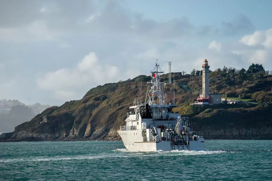 Le patrouilleur La Confiance quitte Brest vers la Guyane