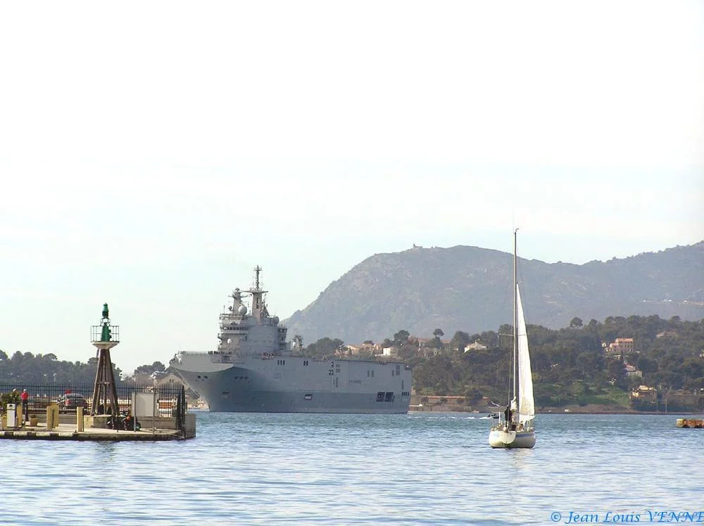 Le Mistral se montre devant le port de Toulon